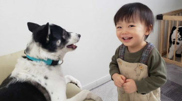 犬と暮らす子どもたちのストーリー「モウと一緒に過ごすことで思いやりのある優しい子に」Fuga
